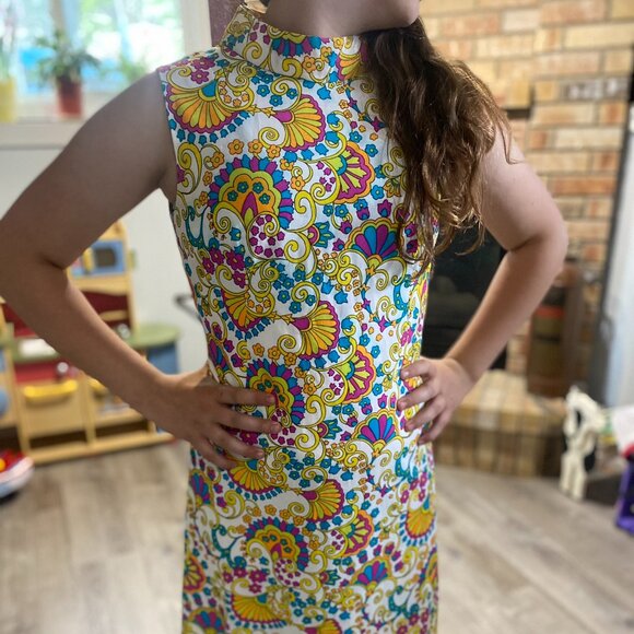 94 (VWC) Vintage. Womens. Handcrafted. Wild Paisley. Dress. - Picture 2 of 16